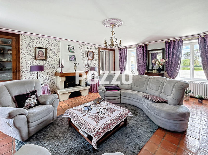 Maison - 300 m² - 15 pièces