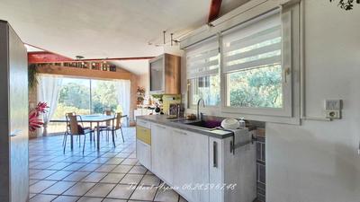 Maison - 140 m² - 5 pièces