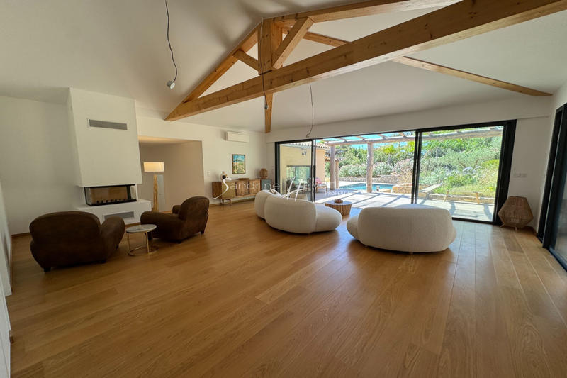 Maison - 250 m² - 5 pièces