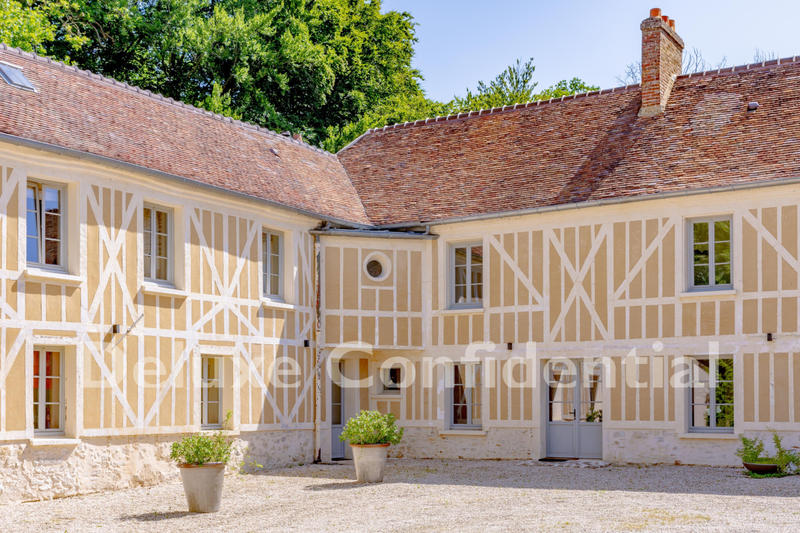 Maison - 900 m² - 20 pièces