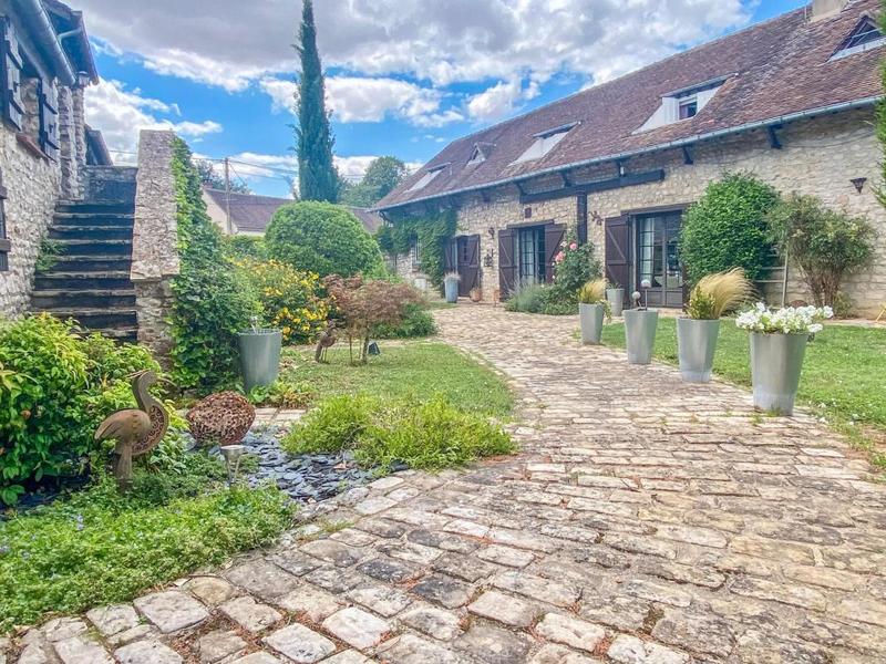 Propriété - 355 m² - 14 pièces