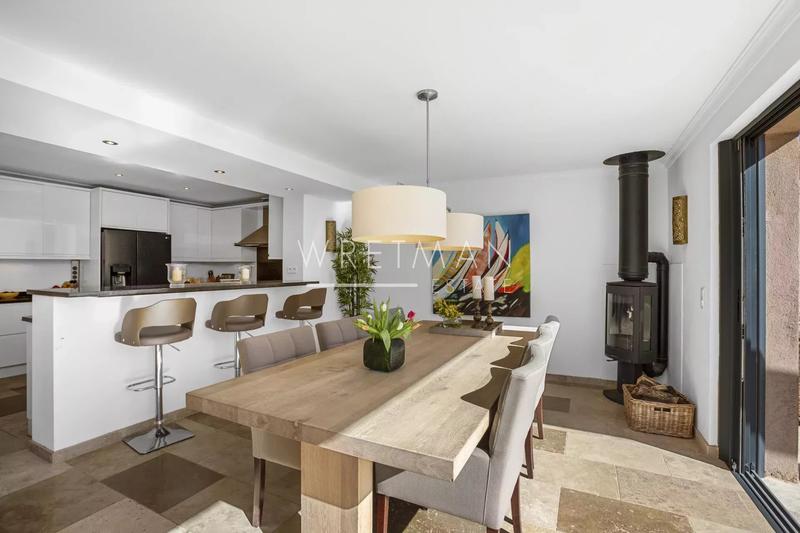 Maison - 227 m² - 8 pièces