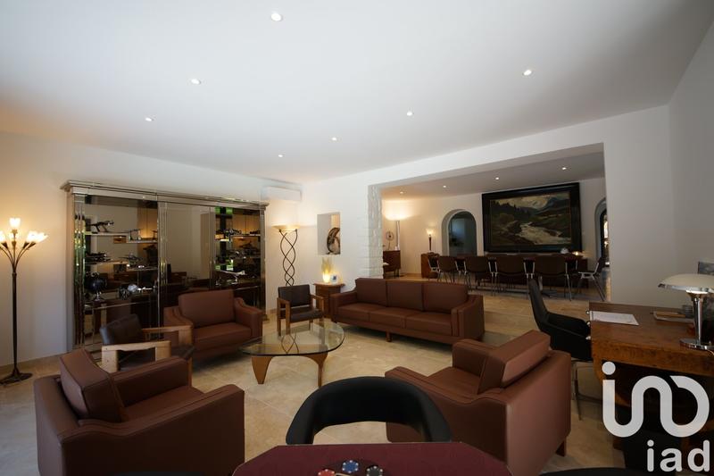 Maison - 250 m² - 9 pièces