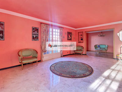 Maison traditionnelle - 175 m² - 7 pièces