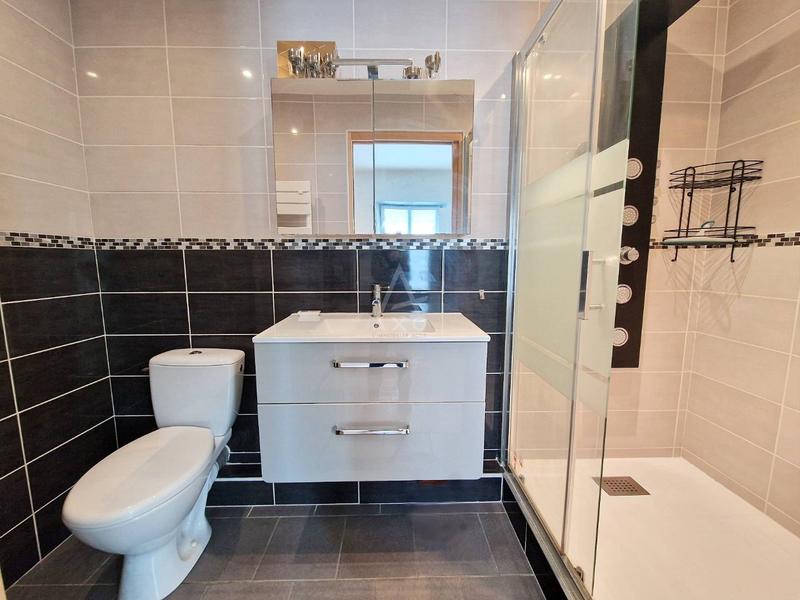 Maison - 236 m² - 10 pièces