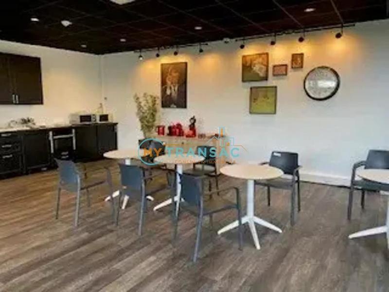 Entrepôt - 2 800 m²