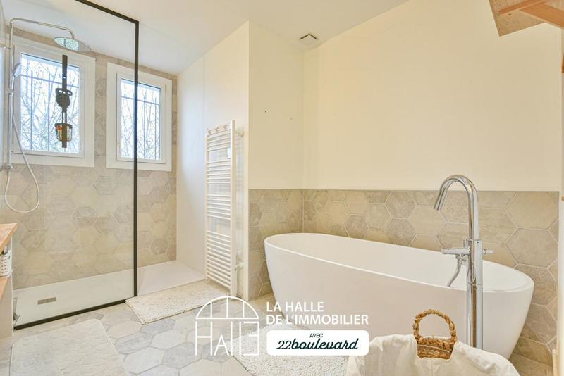 Pavillon - 150 m² - 6 pièces