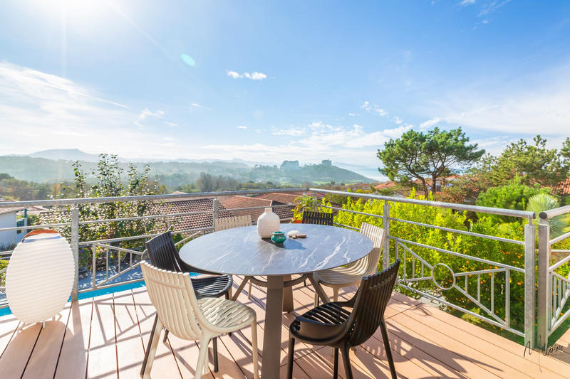 Maison - 207 m² - 8 pièces