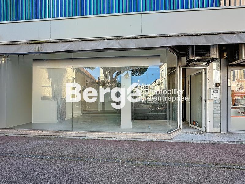 Local commercial - 124 m²