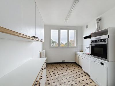 Appartement - 93 m² - 5 pièces