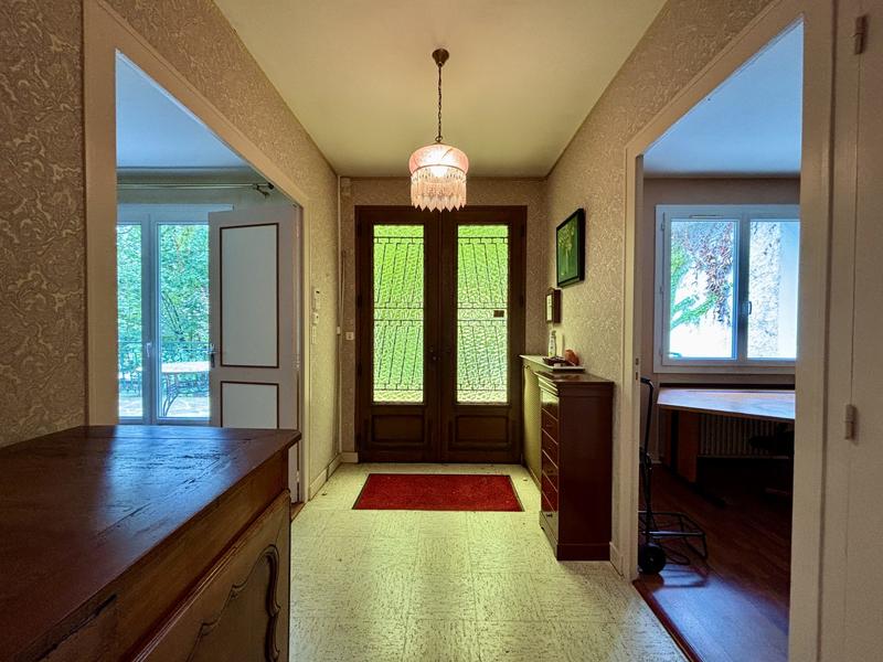 Maison traditionnelle - 181 m² - 7 pièces