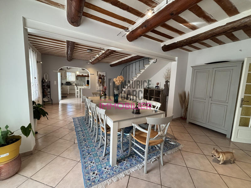 Maison traditionnelle - 260 m² - 7 pièces