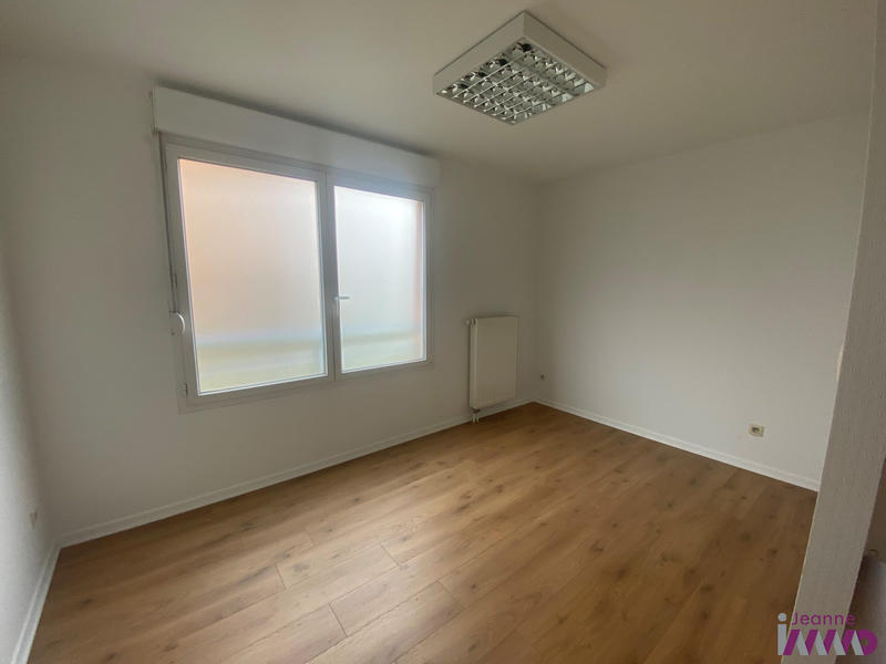 Local d'activités - 128 m² - 6 pièces