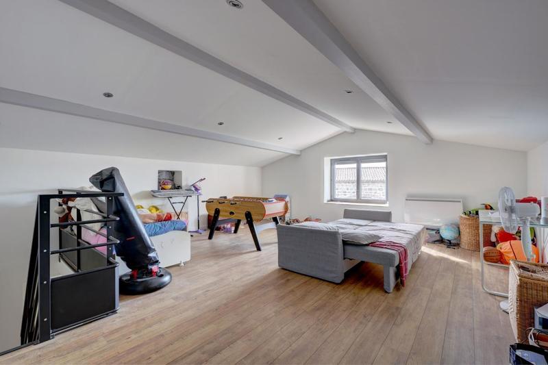 Maison - 222 m² - 5 pièces