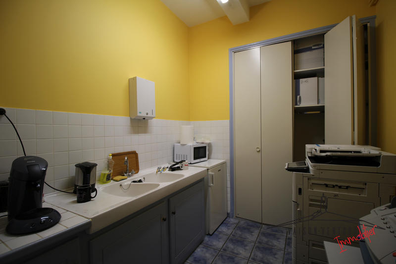 Bureau - 250 m² - 9 pièces