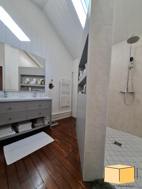 Villa - 140 m² - 8 pièces