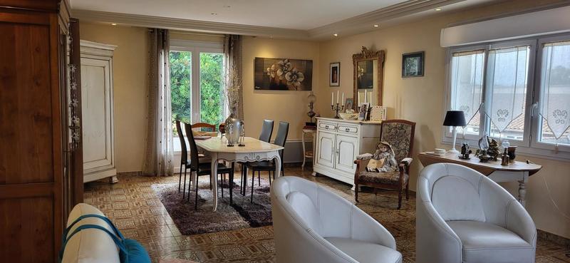 Maison - 230 m² - 10 pièces