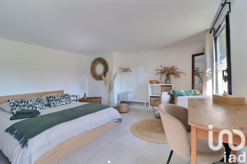 Maison - 222 m² - 8 pièces