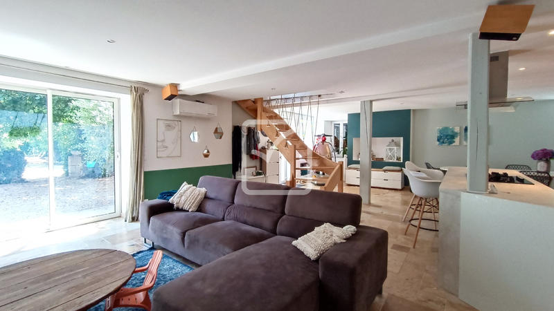 Maison - 203 m² - 6 pièces