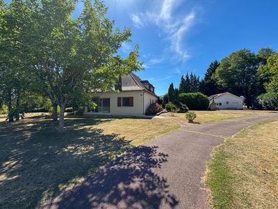 Maison - 275 m² - 12 pièces