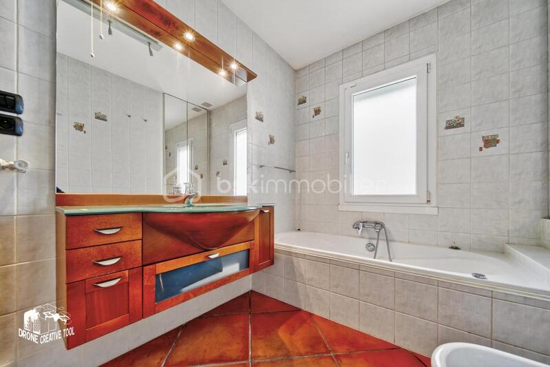 Maison traditionnelle - 165 m² - 7 pièces