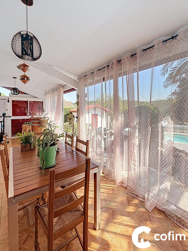 Maison traditionnelle - 194 m² - 9 pièces