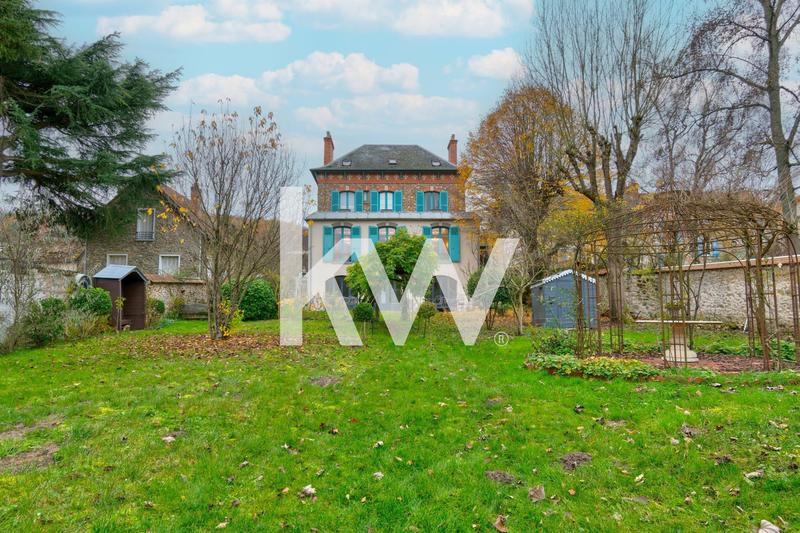 Maison - 290 m² - 11 pièces