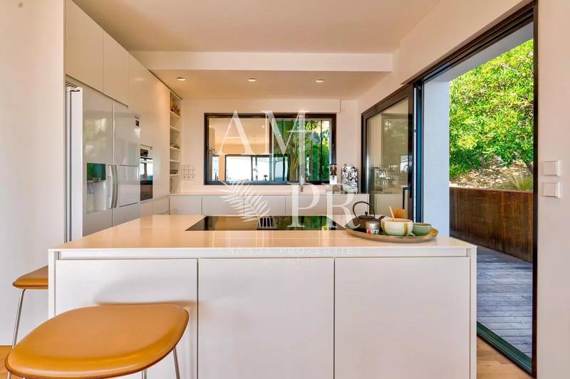 Villa - 300 m² - 8 pièces