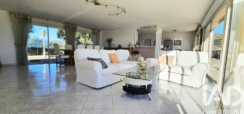 Maison - 250 m² - 7 pièces