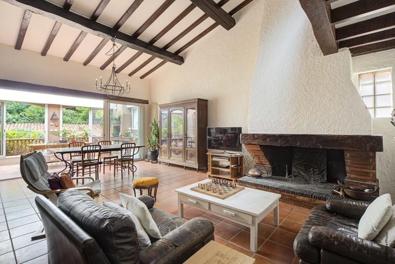 Maison - 328 m² - 9 pièces