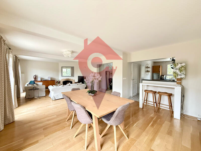 Maison - 190 m² - 9 pièces