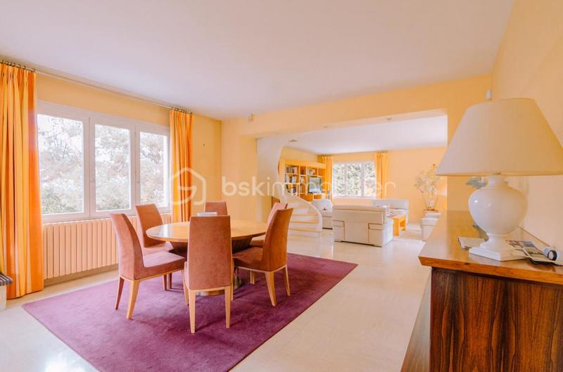 Maison traditionnelle - 222 m² - 6 pièces