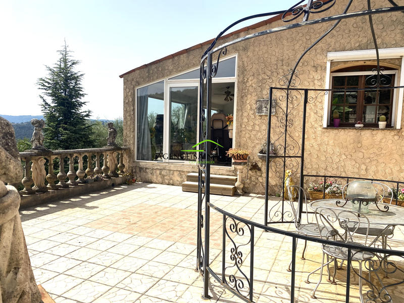 Propriété - 349 m² - 12 pièces