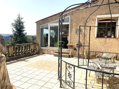 Propriété - 349 m² - 12 pièces