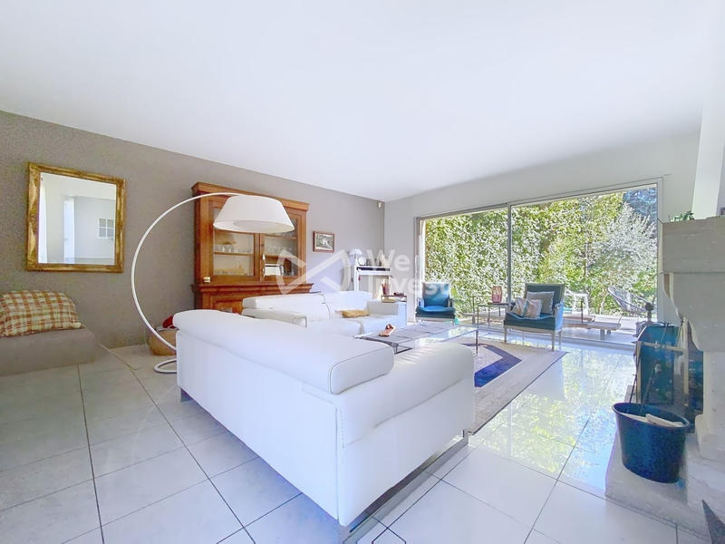 Maison - 183 m² - 10 pièces