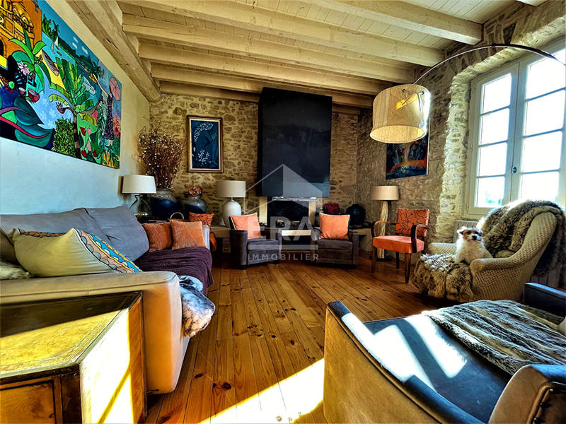 Maison - 326 m² - 7 pièces