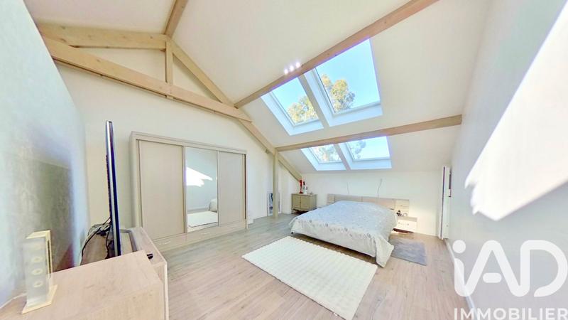 Maison - 280 m² - 10 pièces