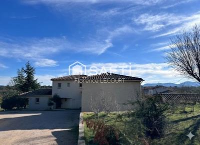 Maison - 210 m² - 5 pièces