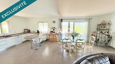 Maison - 238 m² - 9 pièces