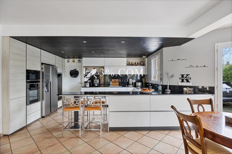 Maison - 230 m² - 7 pièces