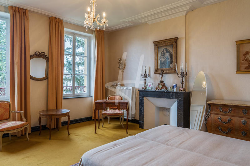 Maison - 226 m² - 7 pièces