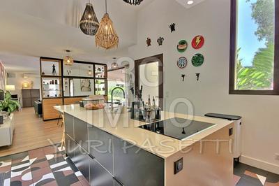 Villa - 260 m² - 6 pièces