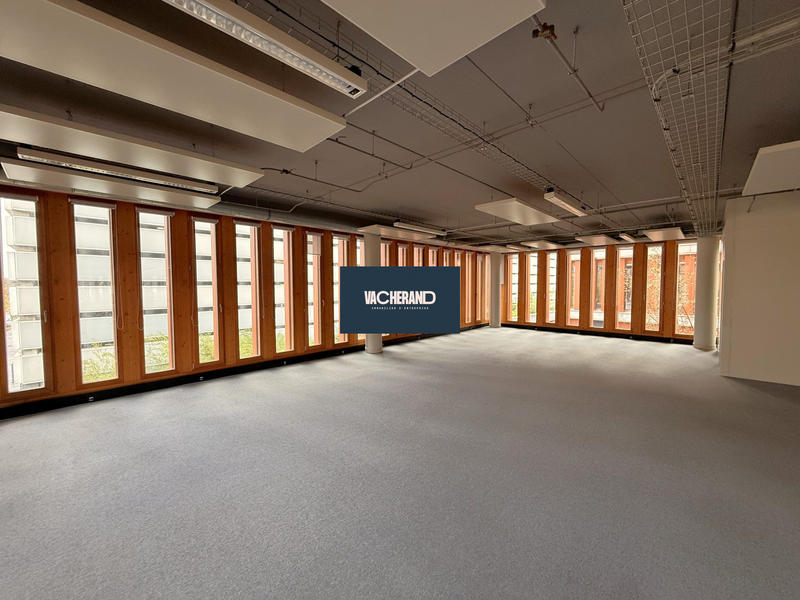Bureau - 437 m² - 1 pièce