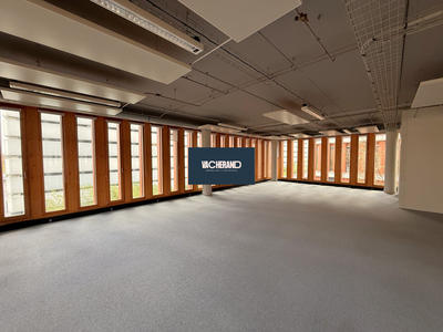 Bureau - 437 m² - 1 pièce