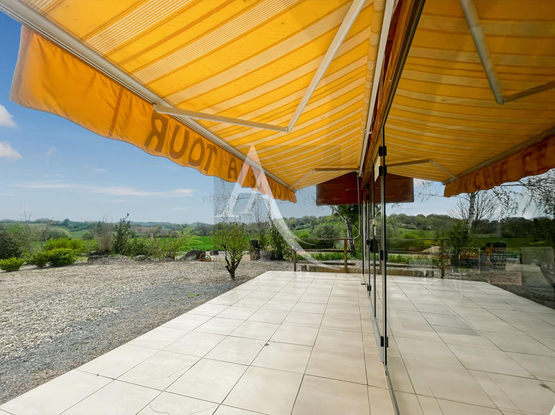 Maison - 300 m² - 6 pièces