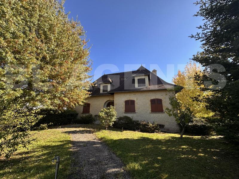 Maison - 206 m² - 8 pièces