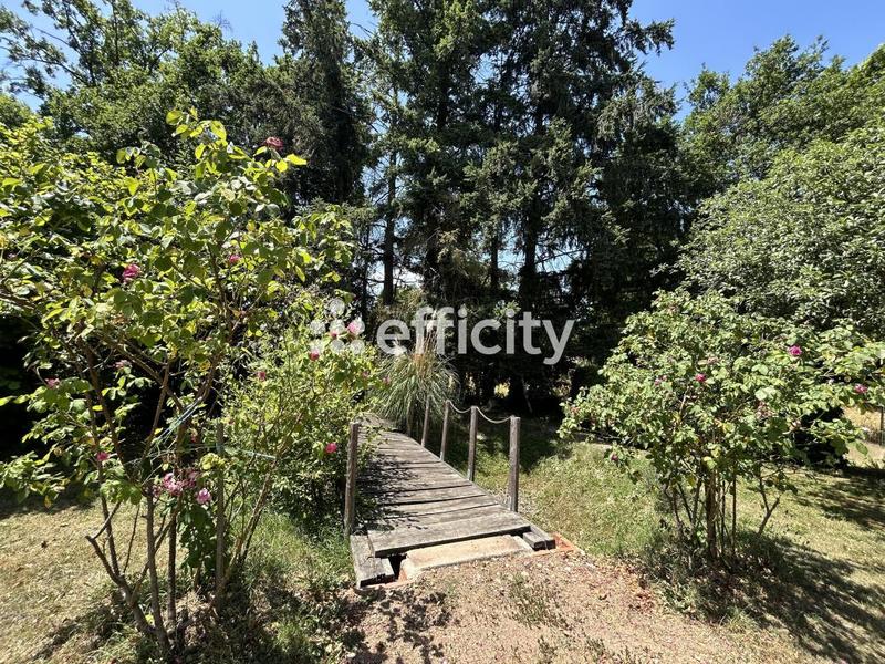 Maison traditionnelle - 270 m² - 9 pièces