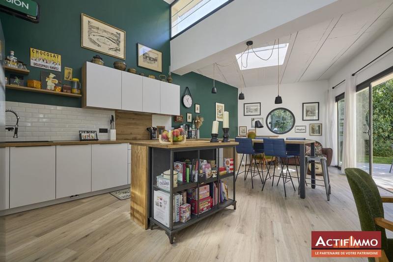 Maison - 250 m² - 7 pièces