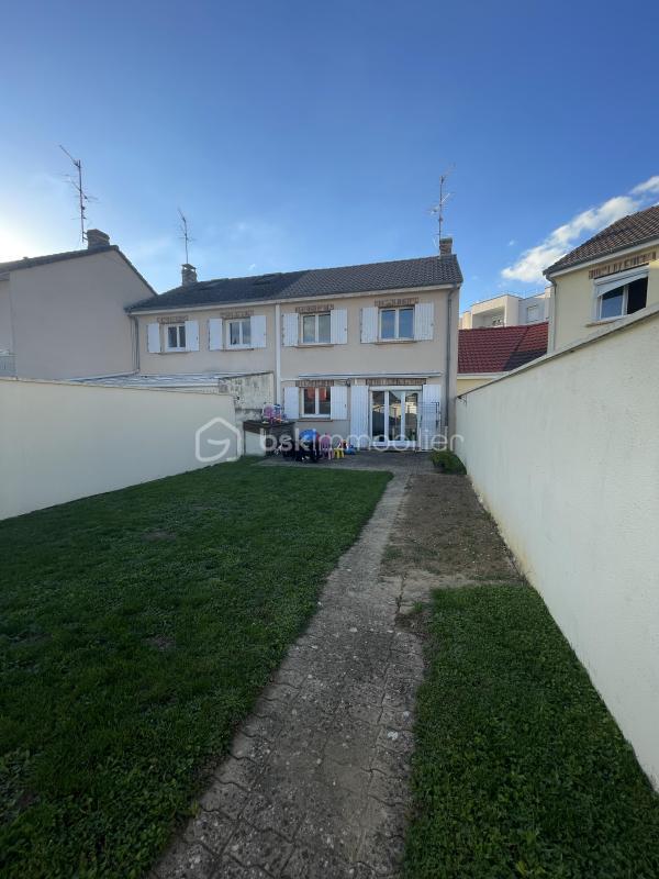 Maison - 92 m² - 5 pièces