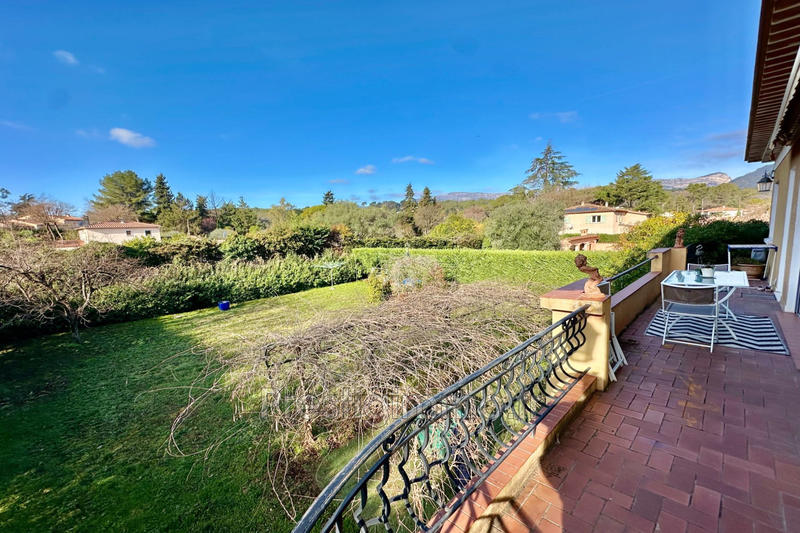 Maison - 270 m² - 8 pièces